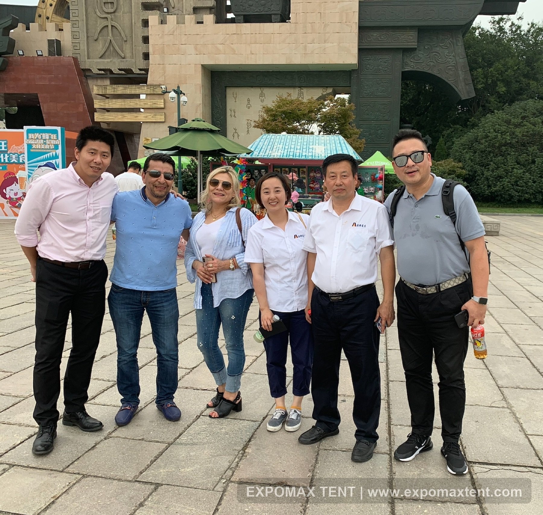 EXPOMAX team with international customers