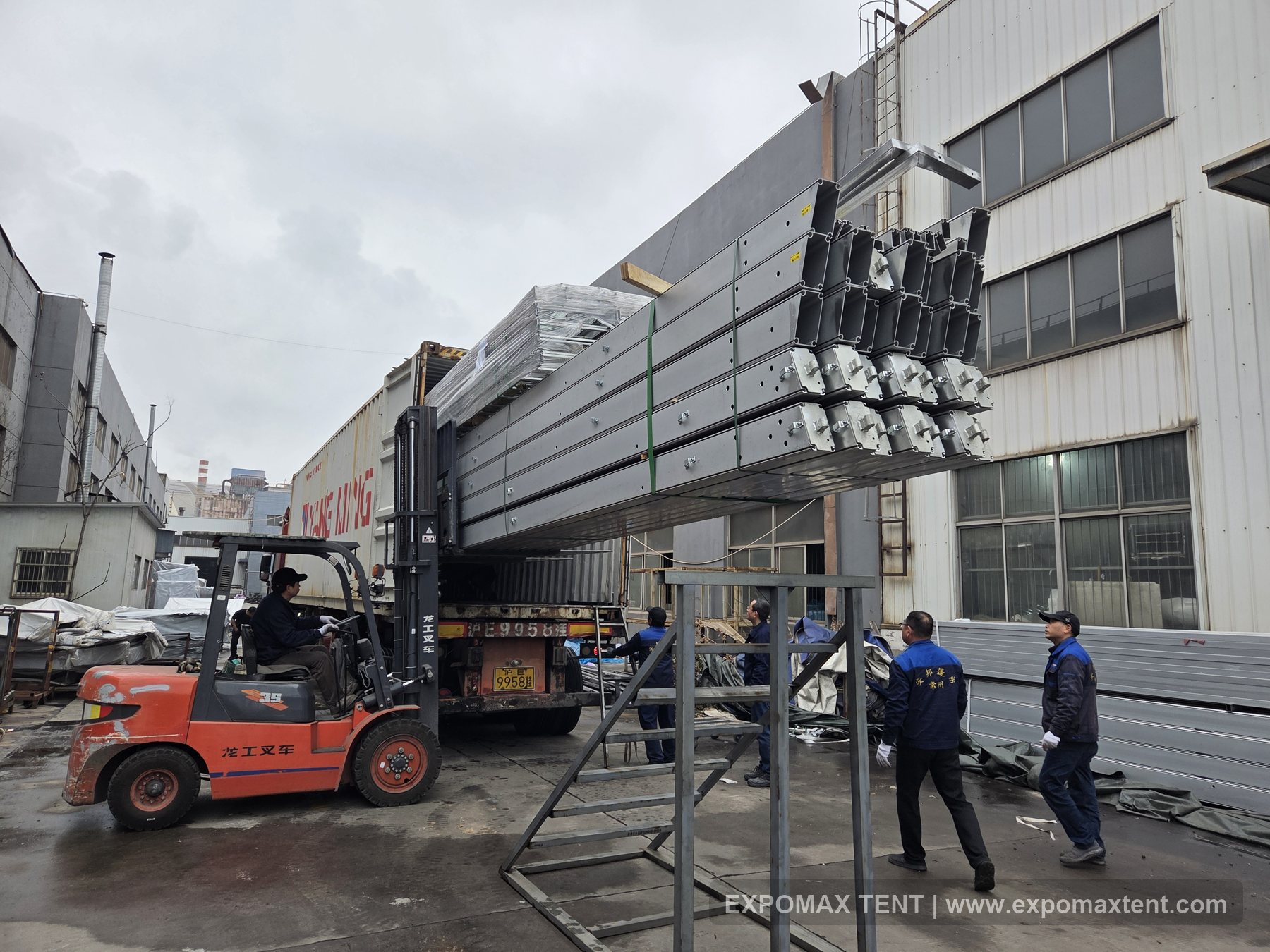 Full container loose loading for long tent aluminum profiles