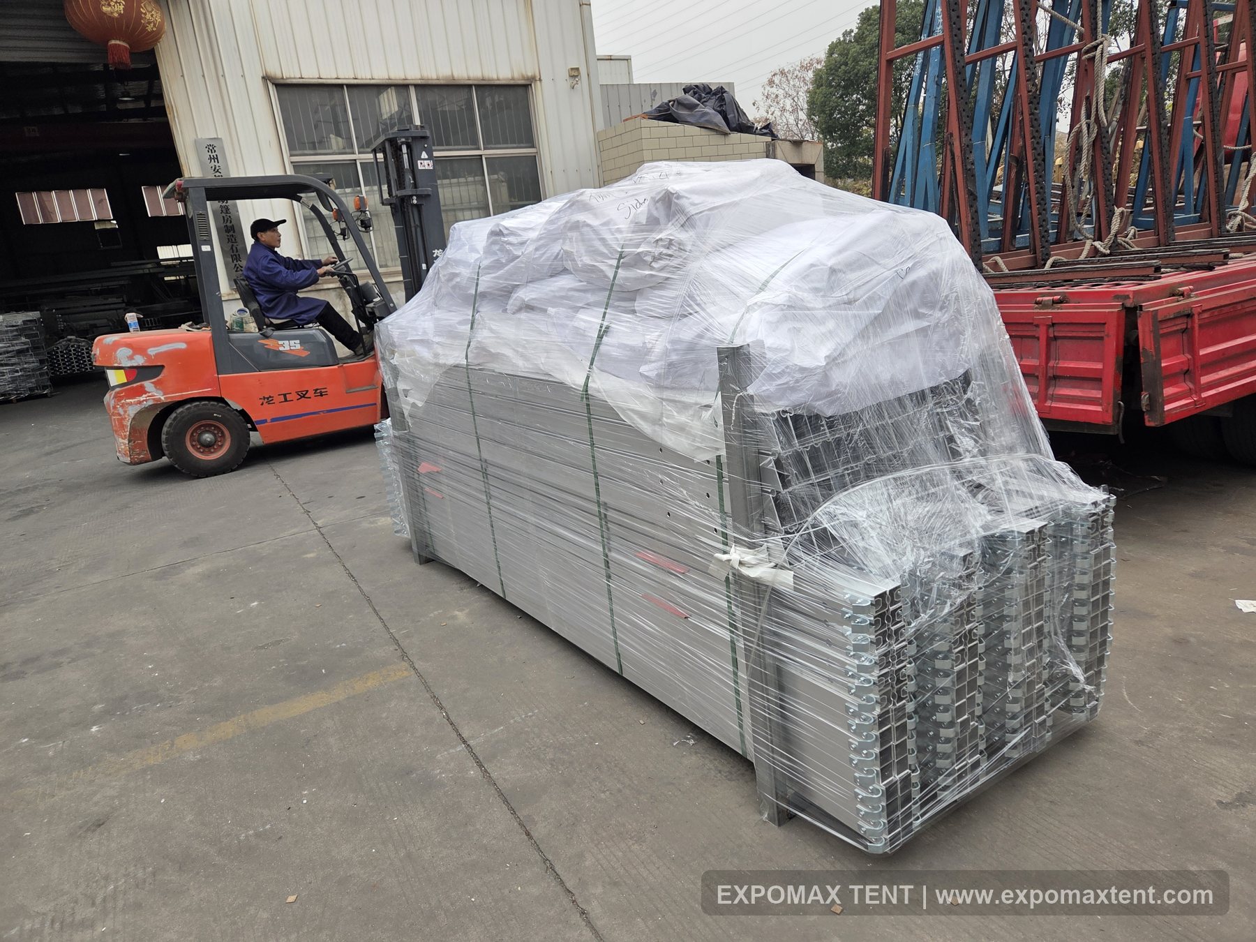 Bundled tent aluminum profiles wrapped with plastic protection for shared container shipment
