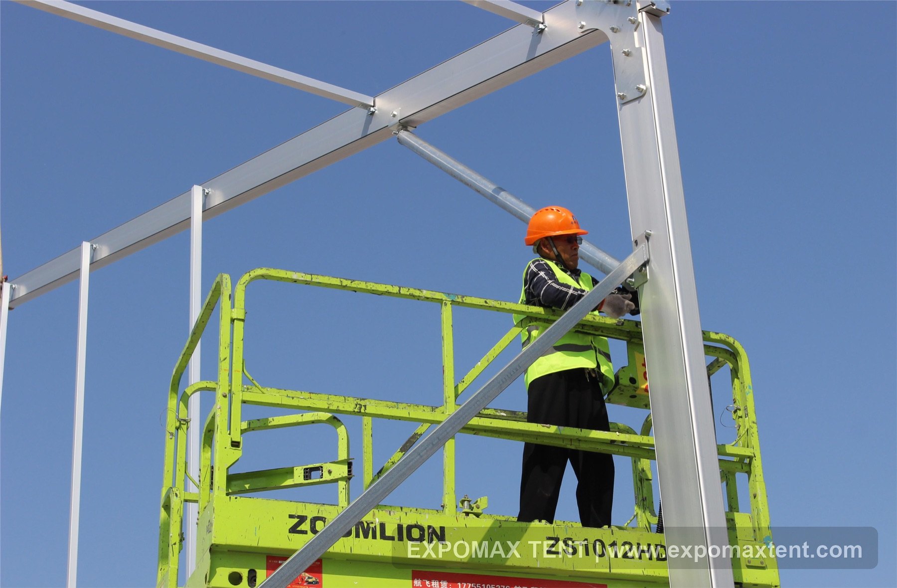 Bracing installation for exhibition tent